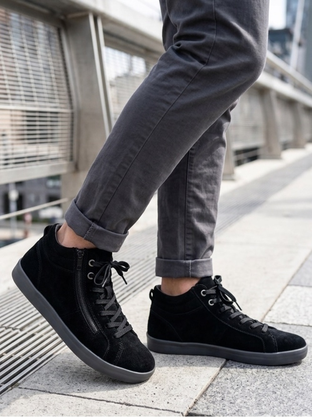 Vionic Rosemont Black Suede Mid-Top Zipper Sneakers Shoes Size 8 - Like New!